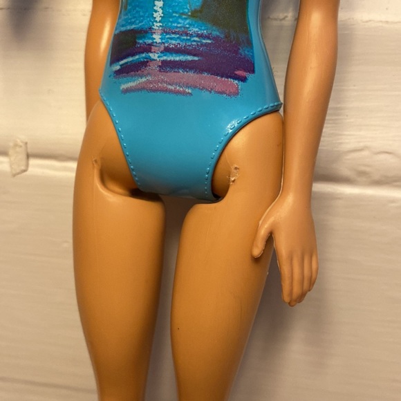 Beach Barbie in Blue - Picture 6 of 7
